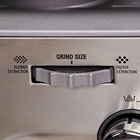 Machine à espresso manuelle Express Impress de Breville avec moussoir - Tapenade d'olive