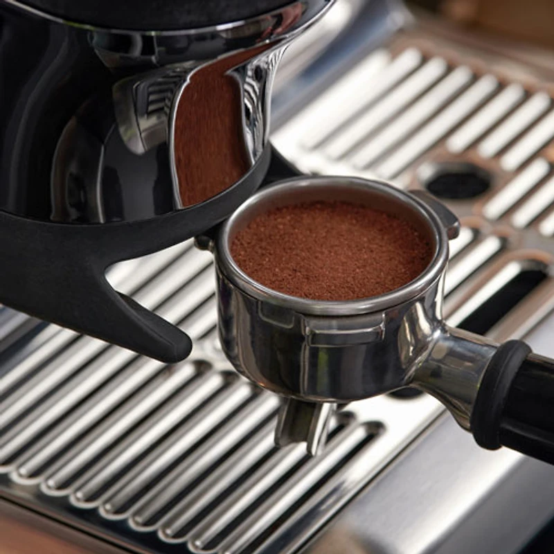 Machine à espresso manuelle Express Impress de Breville avec moussoir - Tapenade d'olive