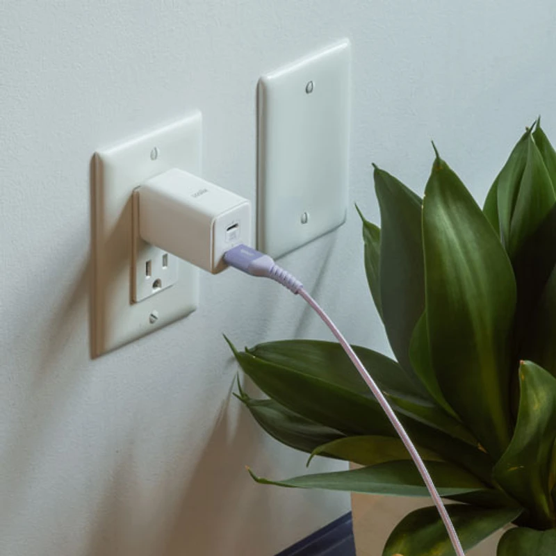 LOGiiX Vibrance 1.2m (3.9 ft.) Braided USB to USB-C Cable (LGX-13760) - Lavender