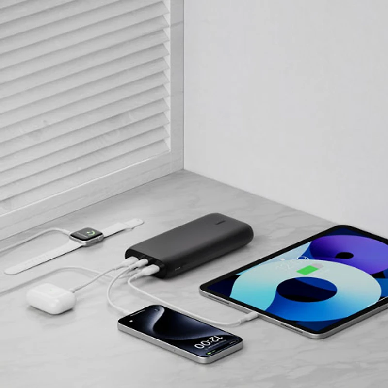 Chargeur portable USB-A/USB-C à 4 ports de 26 000 mAh BoostCharge de Belkin - Noir