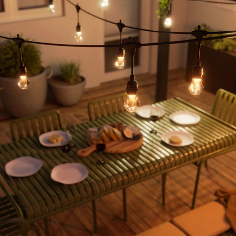 Guirlande de lumières intelligentes multicolores d'extérieur 15 m (49 pi) Matter de Nanoleaf - 20 lumières - Partenaire de détail exclusif