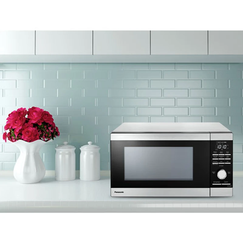 Panasonic Genius 1.3 Cu. Ft. Microwave (NNSD66LSC) - Silver - Only at Best Buy