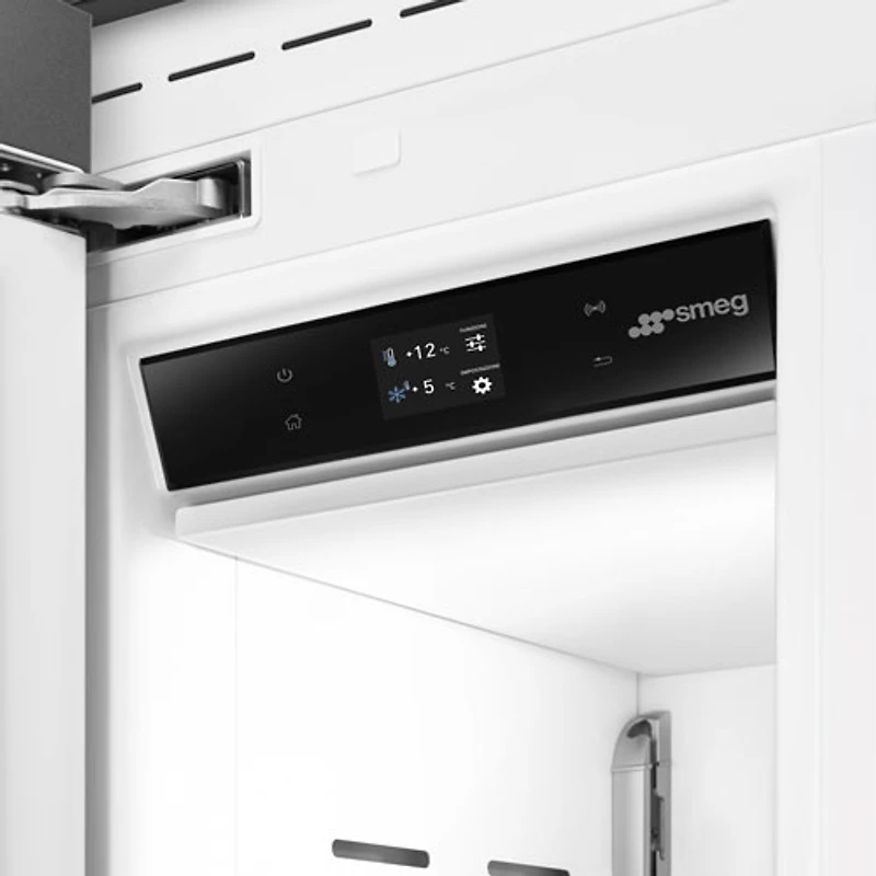 Congélateur vertical de 8,5 pi³ avec machine à glaçons interne de Smeg (FZU18L) - Panneau personnalisé
