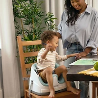 Siège rehausseur 2-en-1 avec plateau Baby Base d'Ingenuity - Brume/Blanc