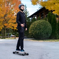 Planche à roulettes longue électrique Mako de Droyd (moteur de 300 W/autonomie maximale de 15 km/vitesse maximale de 16 km/h)