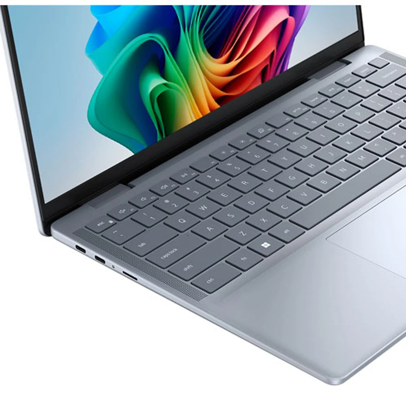 Portable à écran tactile de 14 po Inspiron 14 Plus de Dell avec Copilot+ - Bleu glacier (Snapdragon X Plus/RAM 16 Go/SSD 512 Go)