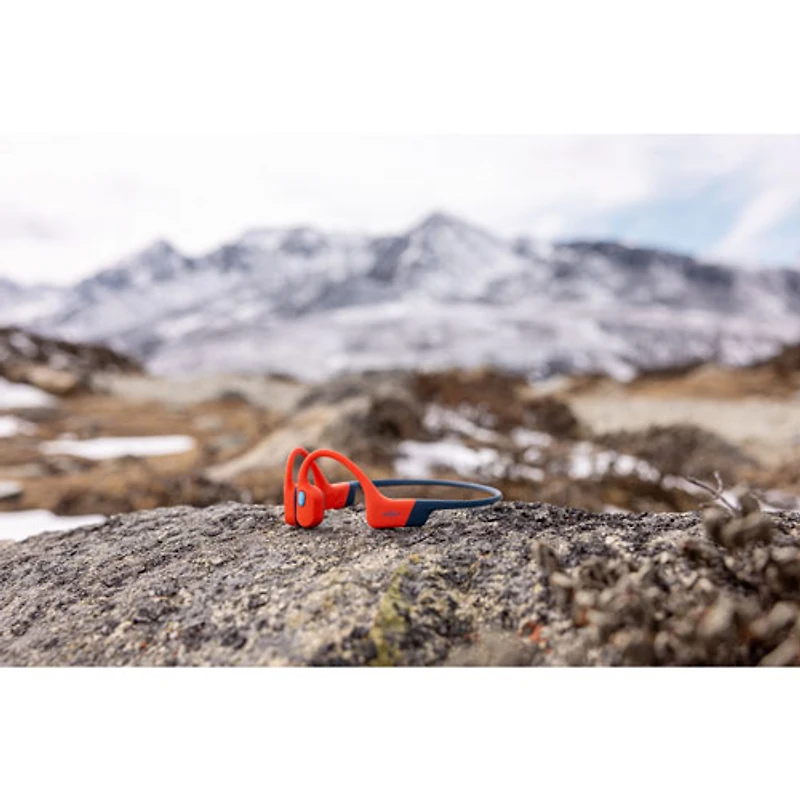 Écouteurs Bluetooth étanches à oreilles libres et à conduction osseuse OpenSwim Pro de Shokz - Rouge