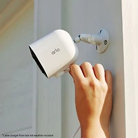 Caméra de surveillance intérieure/extérieure sans fil 2K Pro 5S d'Arlo - Ensemble de 2