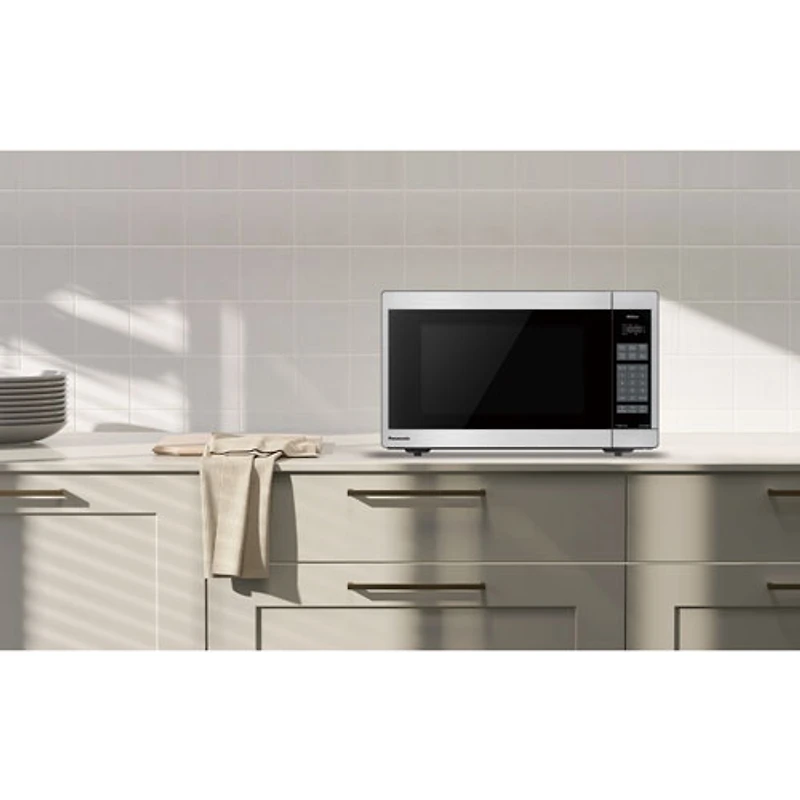 Panasonic Genius 1.3 Cu. Ft. Inverter Microwave (NNSC669SC) - Silver