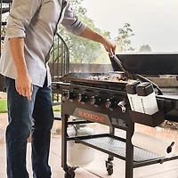 Plaque chauffante au propane de 38 000 BTU Omnivore 2212 avec couvercle rigide de Blackstone