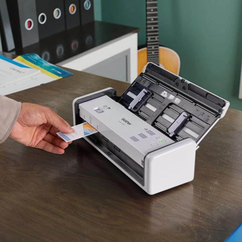 Numériseur de bureau compact ADS1300 de Brother