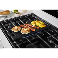 Cuisinière au gaz autonome de 30 po à 5 brûleurs avec four à convection véritable de 5,0 pi³ de Whirlpool (WFGS7530RW) - Blanc