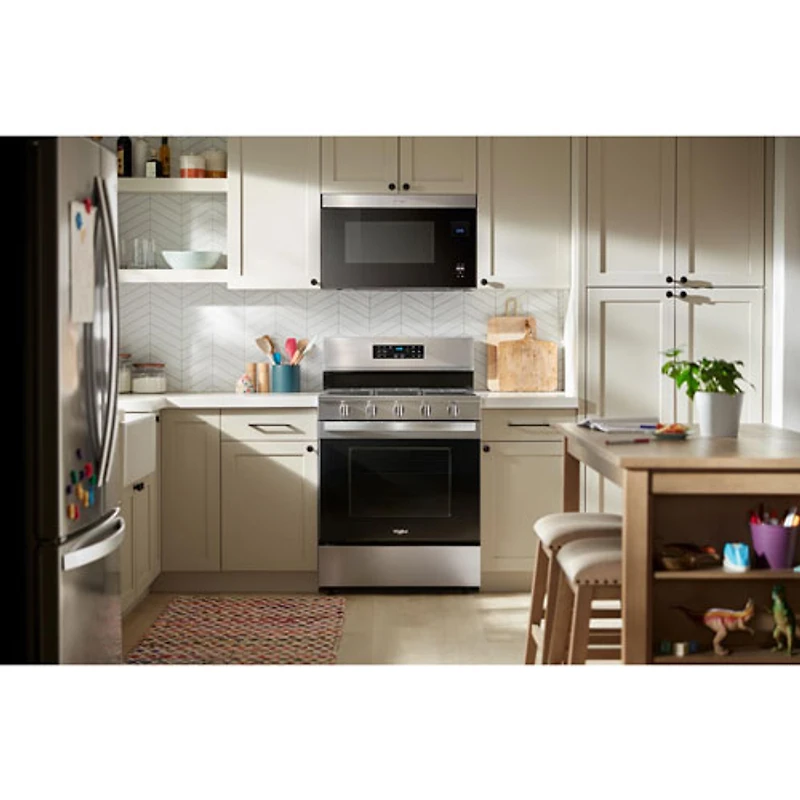Cuisinière au gaz autonome 30 po avec 5 brûleurs, ventilateur à convection, friture à air chaud et four de 5 pi³ de Whirlpool (WFGS5030RZ) - Inox