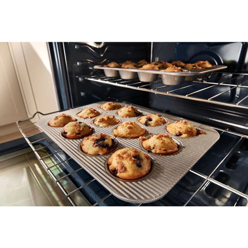 Cuisinière au gaz autonome 30 po avec 5 brûleurs, ventilateur à convection, friture à air chaud et four de 5 pi³ de Whirlpool (WFGS5030RB) - Noir