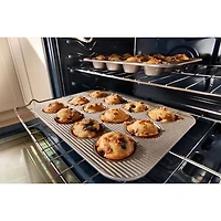 Cuisinière au gaz autonome 30 po avec 5 brûleurs, ventilateur à convection, friture à air chaud et four de 5 pi³ de Whirlpool (WFGS5030RB) - Noir
