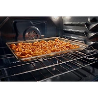 Cuisinière au gaz autonome 30 po avec 5 brûleurs, ventilateur à convection, friture à air chaud et four de 5 pi³ de Whirlpool (WFGS5030RB) - Noir