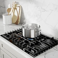 Surface de cuisson au gaz à 5 brûleurs de 30 po de Bosch (NGM8049UC) - Noir