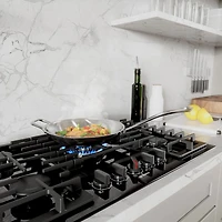 Surface de cuisson au gaz à 5 brûleurs de 30 po de Bosch (NGM8049UC) - Noir