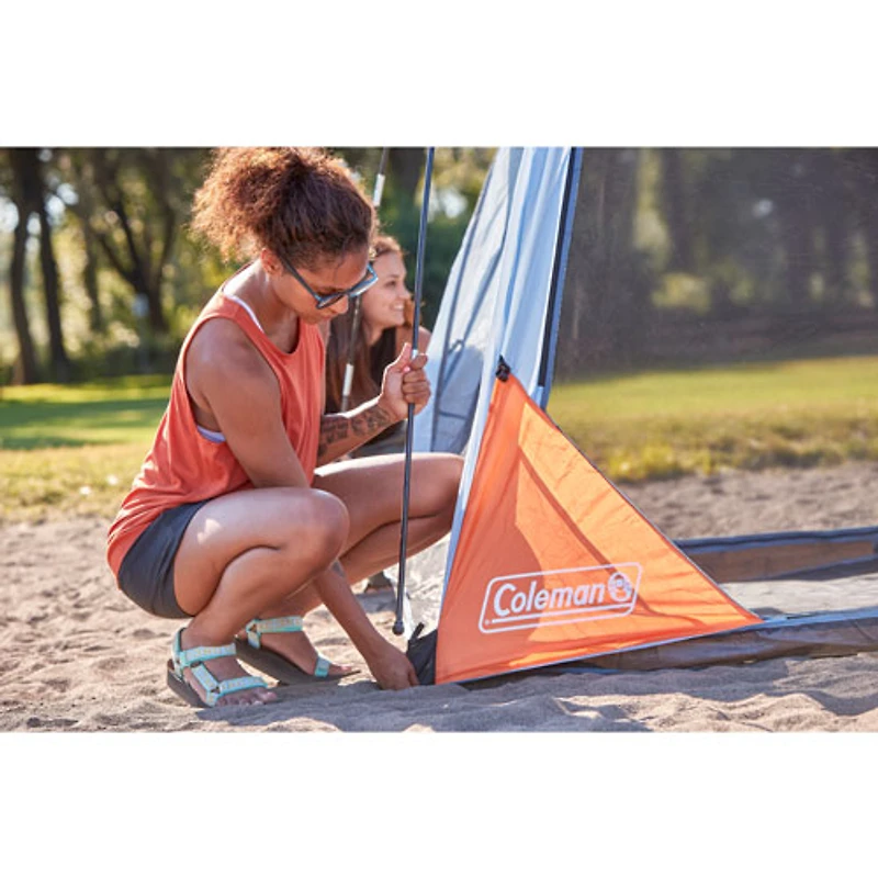 Auvent en dôme à moustiquaire 8 x 8 pi Skyshade de Coleman - Gris