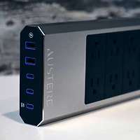 Parasurtenseur à 6 prises avec ports USB Omniport VII d'Austere (7S-PS6-US1) - Gris