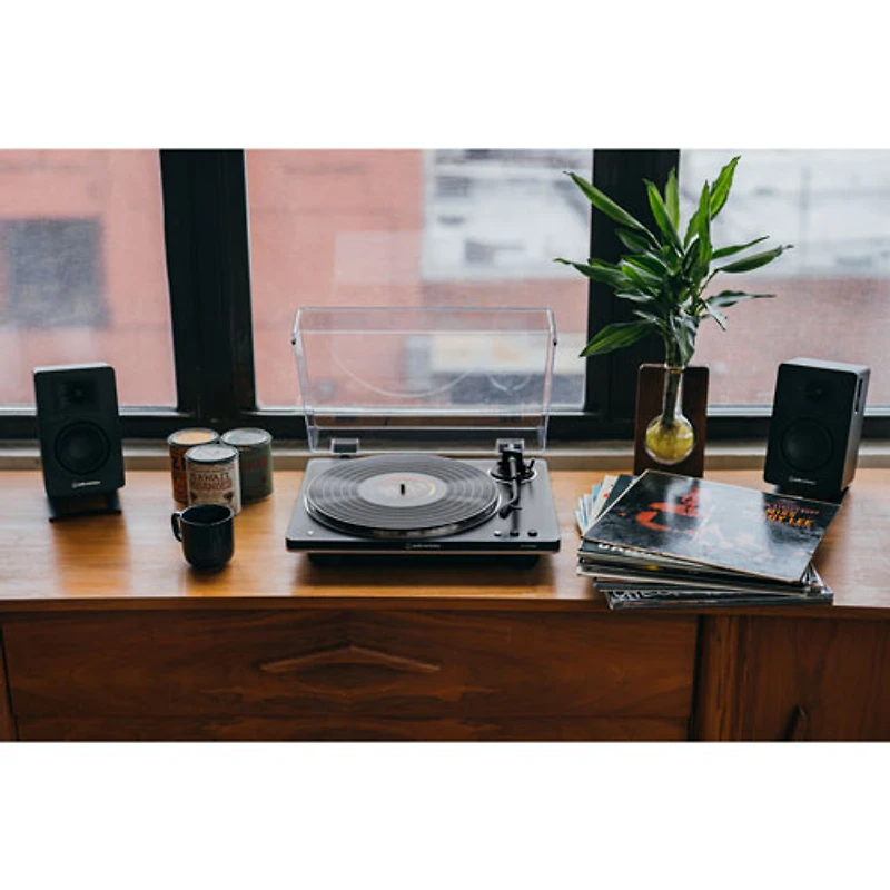 Tourne-disque à entraînement par courroie AT-LP70XBT-BS d'Audio Technica - Noir/Argenté