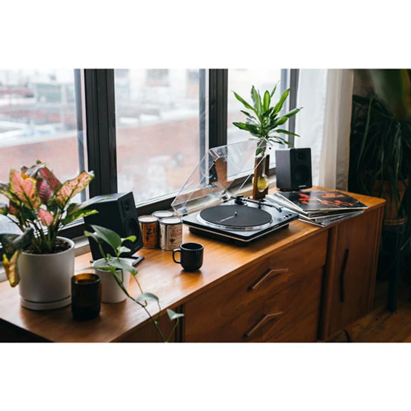 Tourne-disque à entraînement par courroie AT-LP70XBT-BS d'Audio Technica - Noir/Argenté