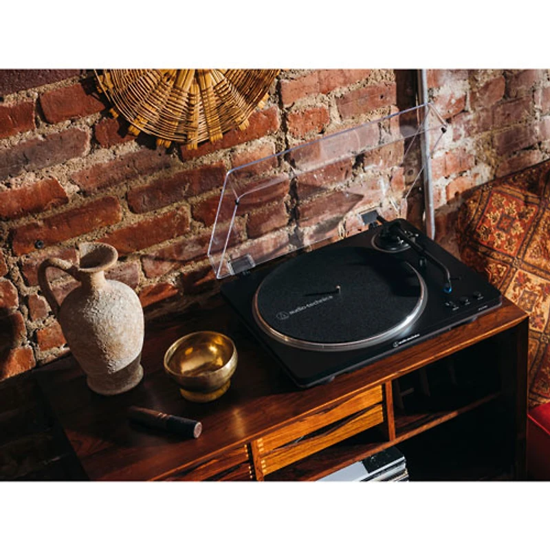 Tourne-disque à entraînement par courroie AT-LP70X-BG d'Audio Technica - Noir/Gris