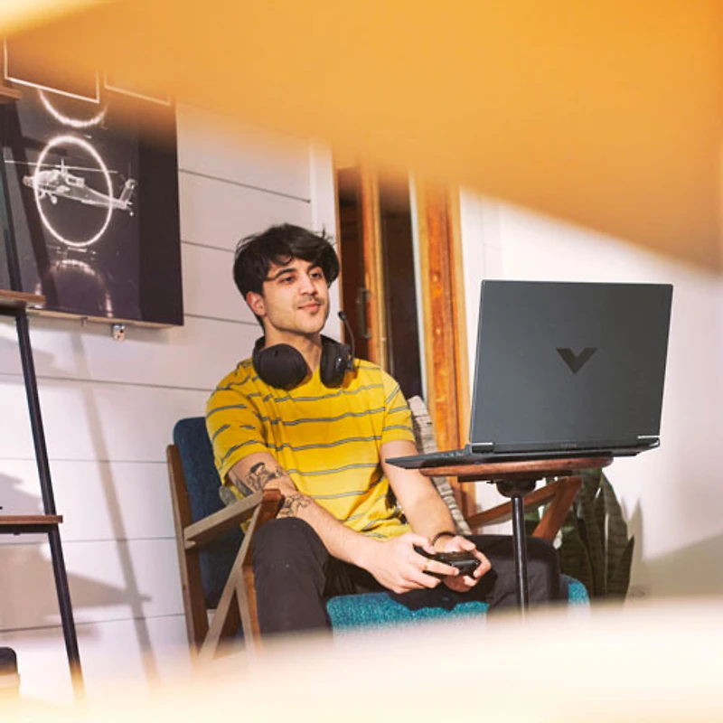 Portable de jeu de 15,6 po Victus de HP - Argenté mica (Core i7-13620H d'Intel/RAM 16 Go/SSD 512 Go/GeForce RTX 3050)