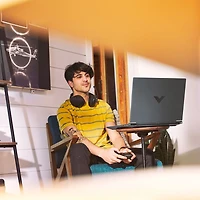 Portable de jeu de 15,6 po Victus de HP - Argenté mica (Core i7-13620H d'Intel/RAM 16 Go/SSD 512 Go/GeForce RTX 3050)