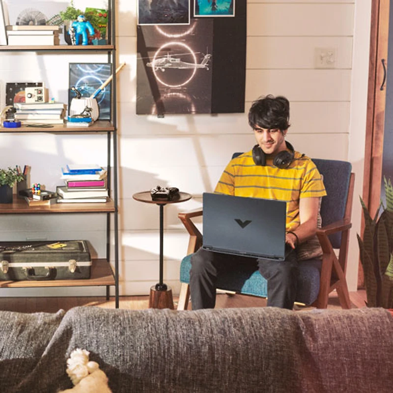 Portable de jeu de 15,6 po Victus de HP - Argenté mica (Core i7-13620H d'Intel/RAM 16 Go/SSD 512 Go/GeForce RTX 3050)