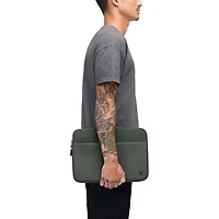 Housse A.R.C. d'Incase pour portable de 14 po - Gris fumée