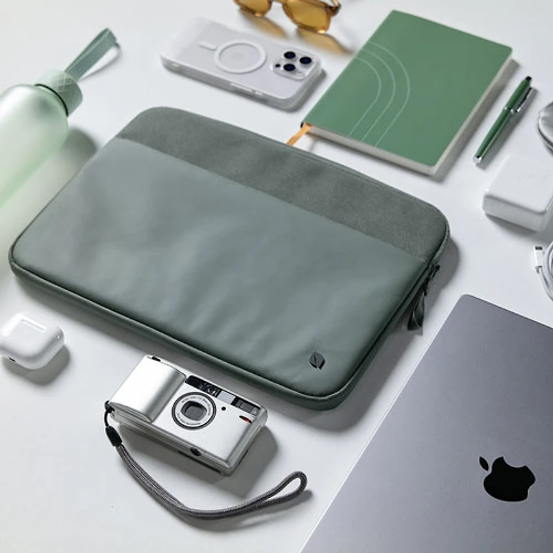 Housse A.R.C. d'Incase pour portable de 14 po - Gris fumée