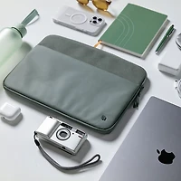 Housse A.R.C. d'Incase pour portable de 14 po - Gris fumée