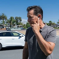 Amplificateurs auditifs 100 % sans fil Hear OTC de JLab - Graphite