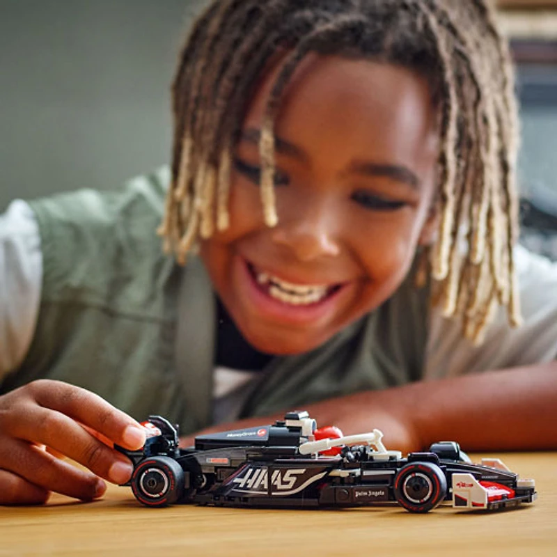 LEGO Speed Champions : Voiture de course MoneyGram Haas F1 Team VF-24 - 242 pièces (77250)