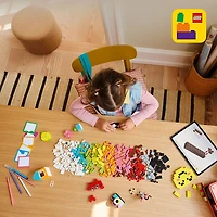 LEGO Classic: Creative Happy Box - 680 Pieces (11042)