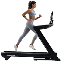 Tapis roulant Commercial 2450 de NordicTrack avec écran tactile pivotant de 24 po