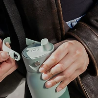 Bouteille d'eau de 680 ml (23 oz) PureVis 2 autonettoyante en acier inoxydable isotherme avec capteur intelligent de LARQ - Vert