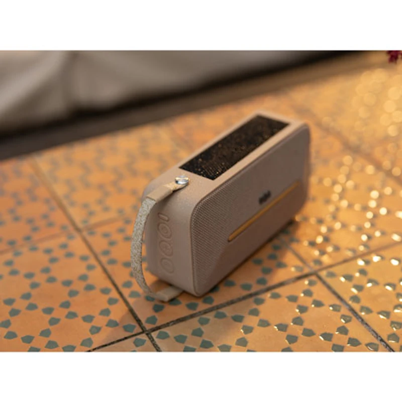 Haut-parleur sans fil solaire Bluetooth étanche Rise Up de House of Marley - Crème