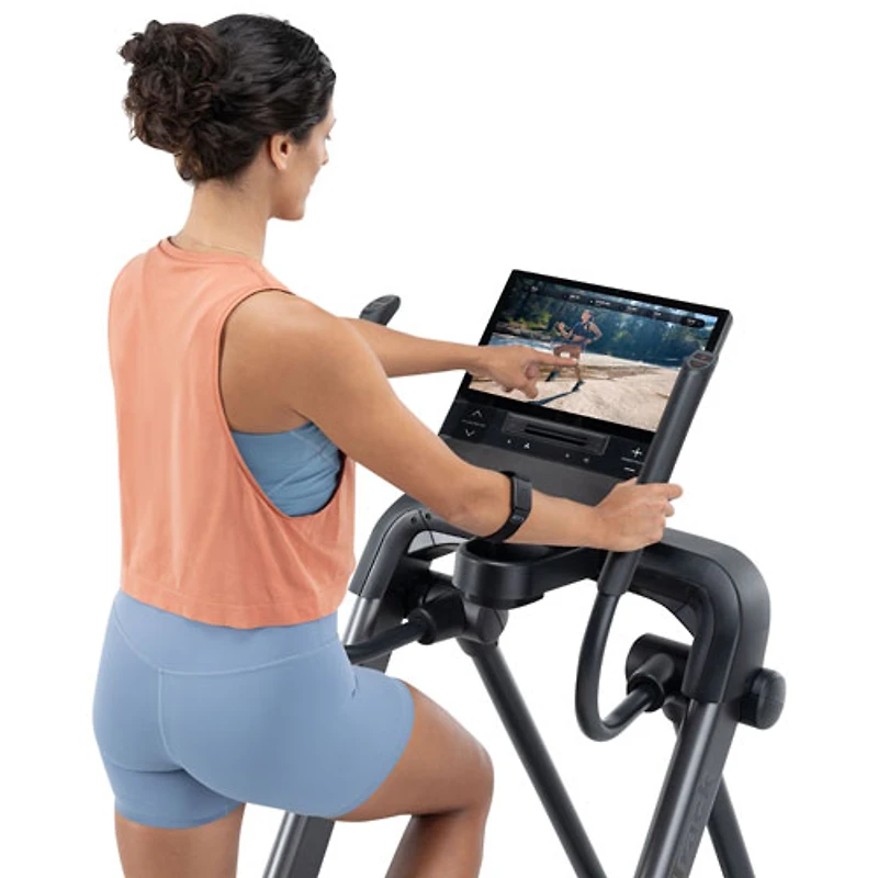 Appareil elliptique X16 de NordicTrack avec écran tactile de 16 po