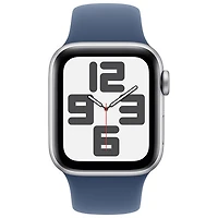 Apple Watch SE (GPS + Cellulaire) avec boîtier de 40 mm en aluminium argenté et bracelet sport denim par Freedom Mobile - Petit/Moyen - Paiement Balance mensuel