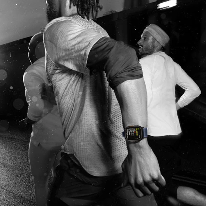 Apple Watch Ultra 2 (GPS + Cellulaire) avec boîtier de 49 mm en titane noir et bracelet Sentier noir par Freedom Mobile - Moyen/Grand - Paiement Balance mensuel