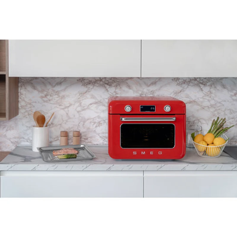 Four grille-pain de comptoir combiné 10-en-1 avec friture à air chaud et cuisson à vapeur de Smeg - 1,05 pi