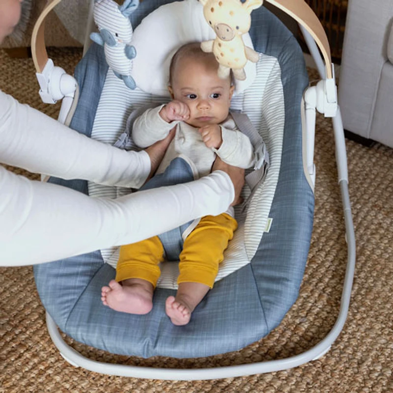 Balançoire apaisante compacte SimpleComfort d'Ingenuity - Chambray