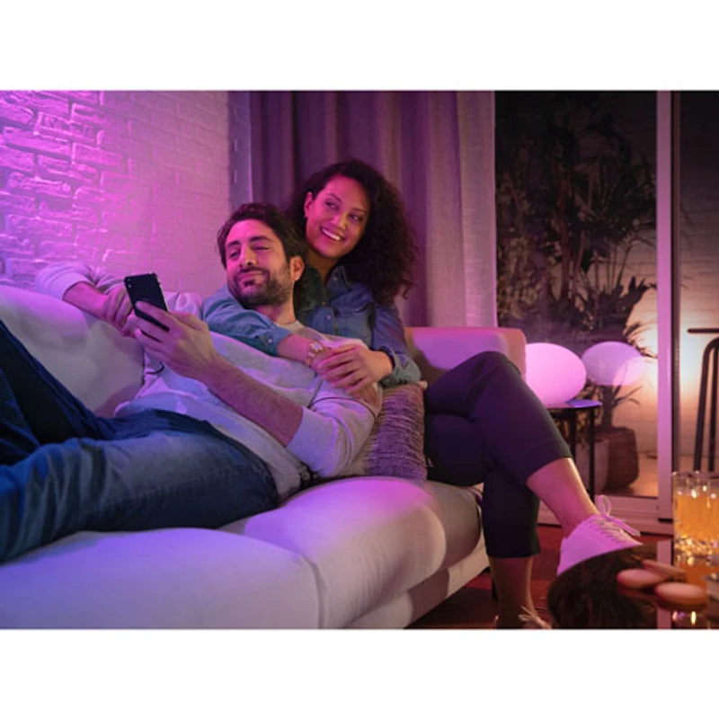Ampoule DEL intelligente Hue GU10 de Philips - Ambiance blanche et colorée