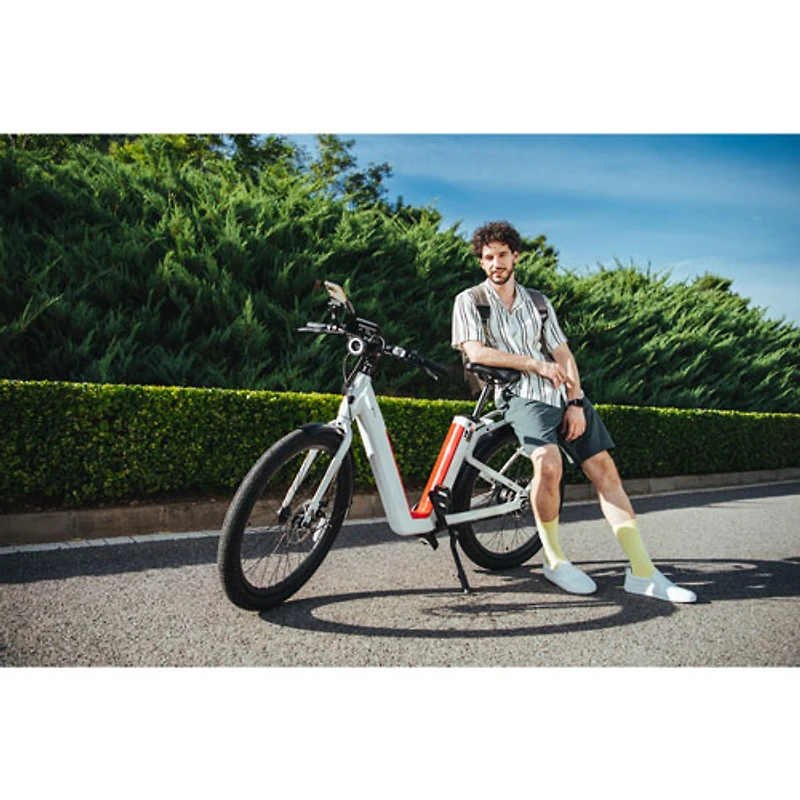Vélo de ville électrique polyvalent à cadre bas C3 Pro de NIU (moteur 500 W/autonomie 145 km/vitesse maximale 45 km/h) - Blanc