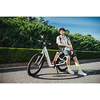 Vélo de ville électrique polyvalent à cadre bas C3 Pro de NIU (moteur 500 W/autonomie 145 km/vitesse maximale 45 km/h) - Blanc
