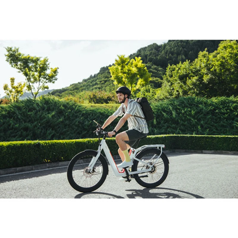 Vélo de ville électrique polyvalent à cadre bas C3 Pro de NIU (moteur 500 W/autonomie 145 km/vitesse maximale 45 km/h) - Blanc