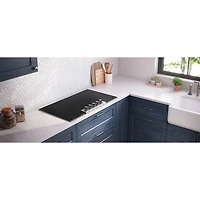 Surface de cuisson à induction de 37 po à 5 éléments Professional de Frigidaire (PCCI3680AF) - Acier inoxydable noir résistant aux taches