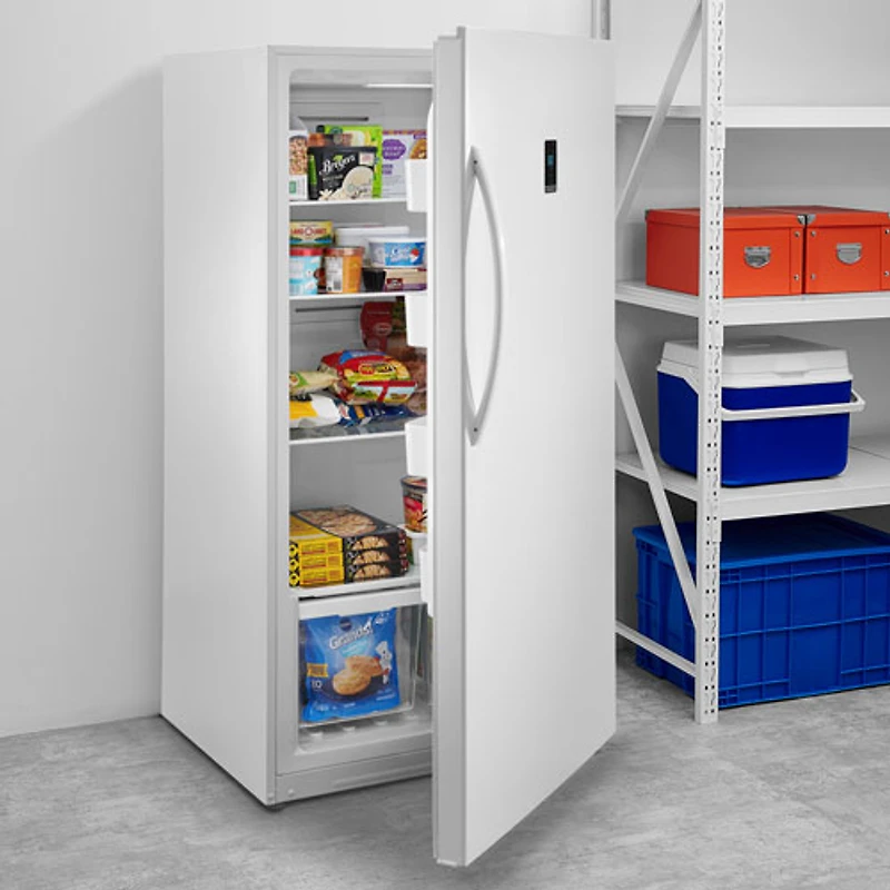 Congélateur vertical de garage de 17 pi³ d'Insignia (NS-UZ17WH0-C) - Blanc - Exclusivité de Best Buy